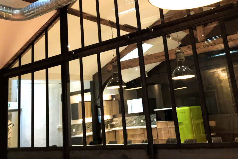 Aménagement intérieur du coworking Harrycow