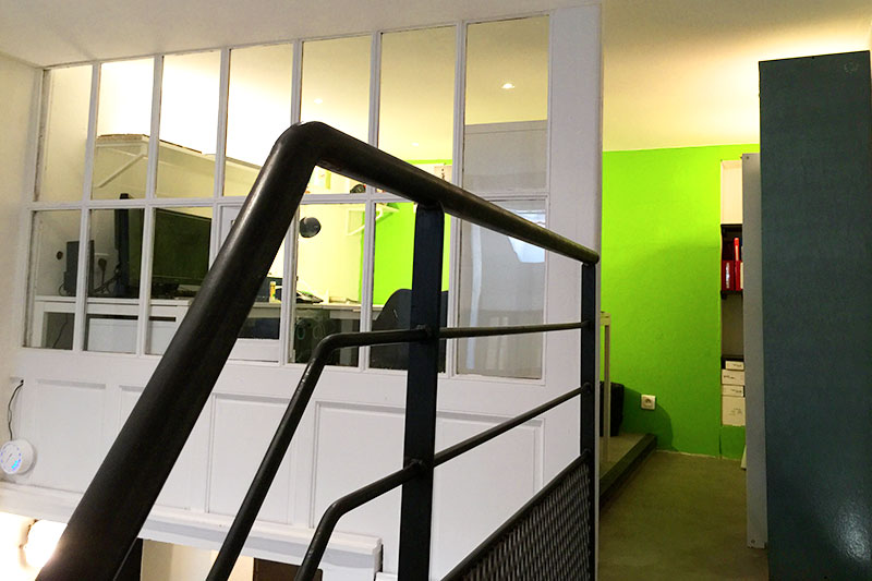 Détail d'un bureau du coworking Harrycow