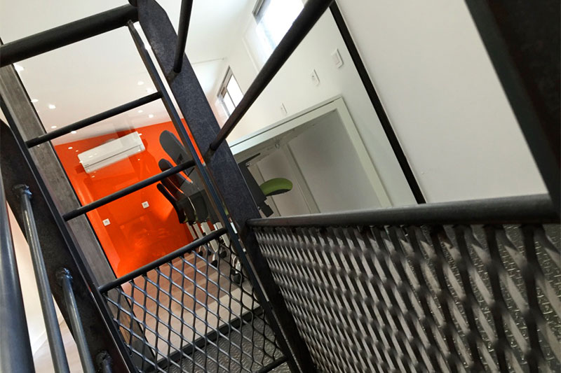 Le travail dans un bureau du coworking